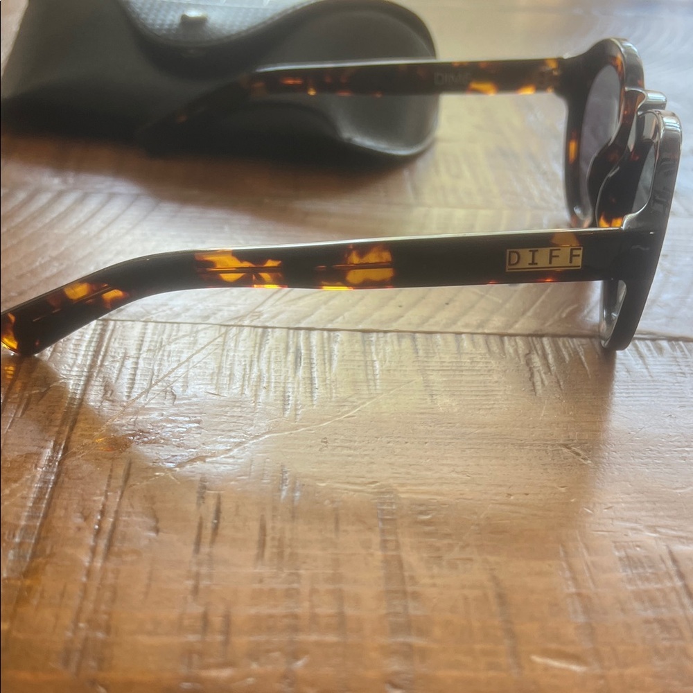 Diff Eyewear Tortoise Sunglasses With Yellow Lens… - image 2